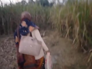 bhabhi ko ganne ke khet me..